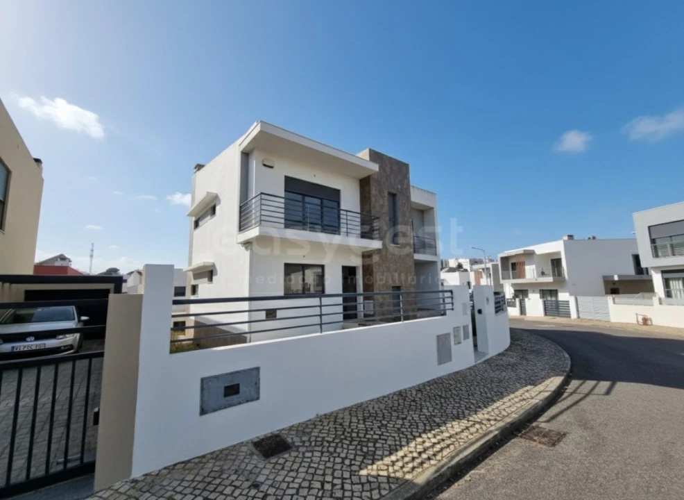 Moradia T5 para Venda em Laranjeiro e Feijó Foto 1