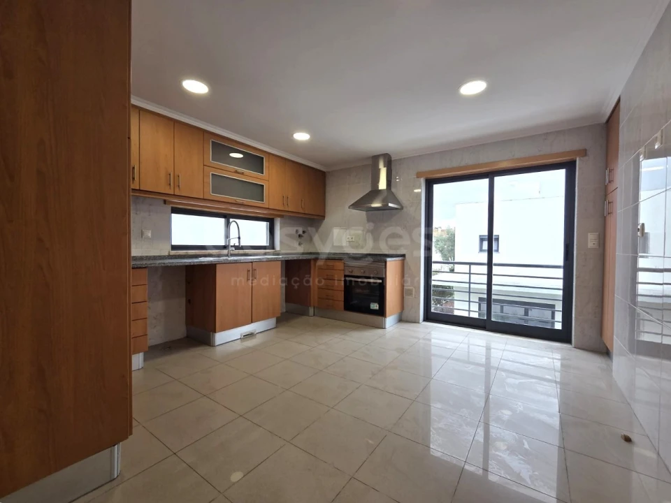 Moradia T5 para Venda em Laranjeiro e Feijó Foto 5