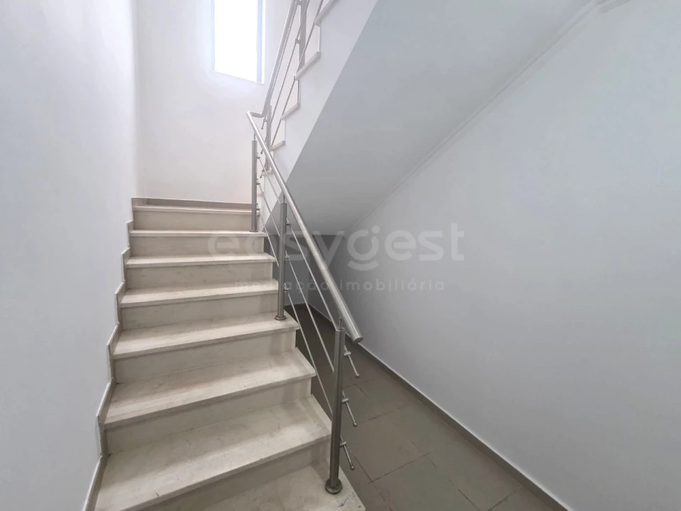 Moradia T5 para Venda em Laranjeiro e Feijó Foto 7