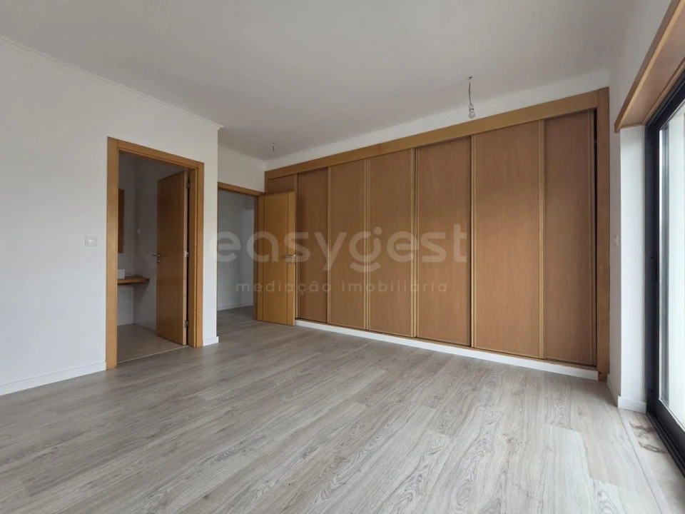 Moradia T5 para Venda em Laranjeiro e Feijó Foto 9