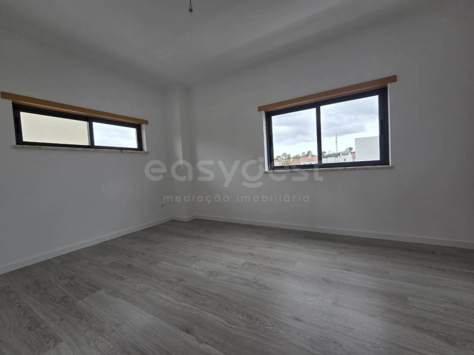 Moradia T5 para Venda em Laranjeiro e Feijó Foto 12