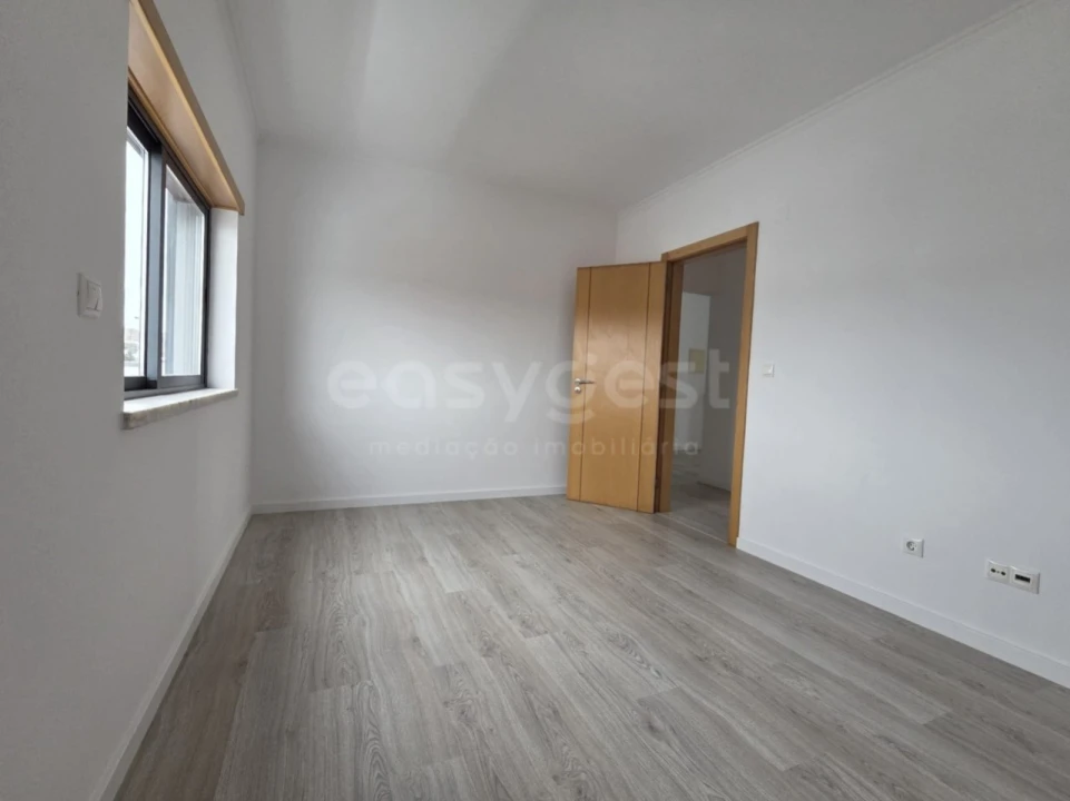 Moradia T5 para Venda em Laranjeiro e Feijó Foto 13