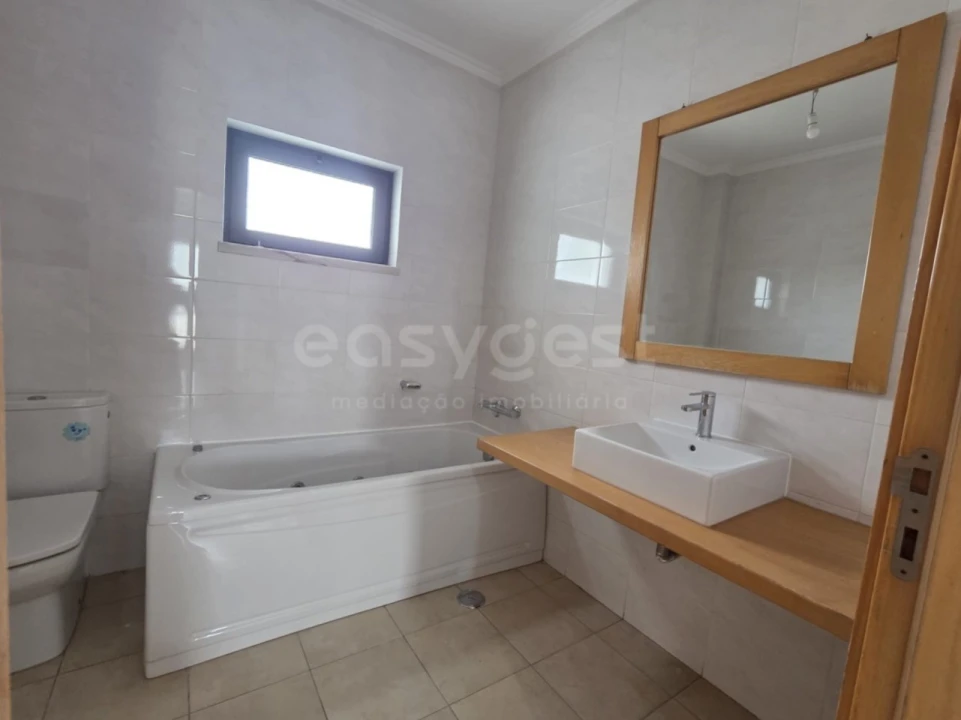 Moradia T5 para Venda em Laranjeiro e Feijó Foto 15