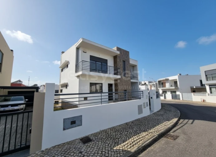 Moradia T5 para Venda em Laranjeiro e Feijó Foto 1