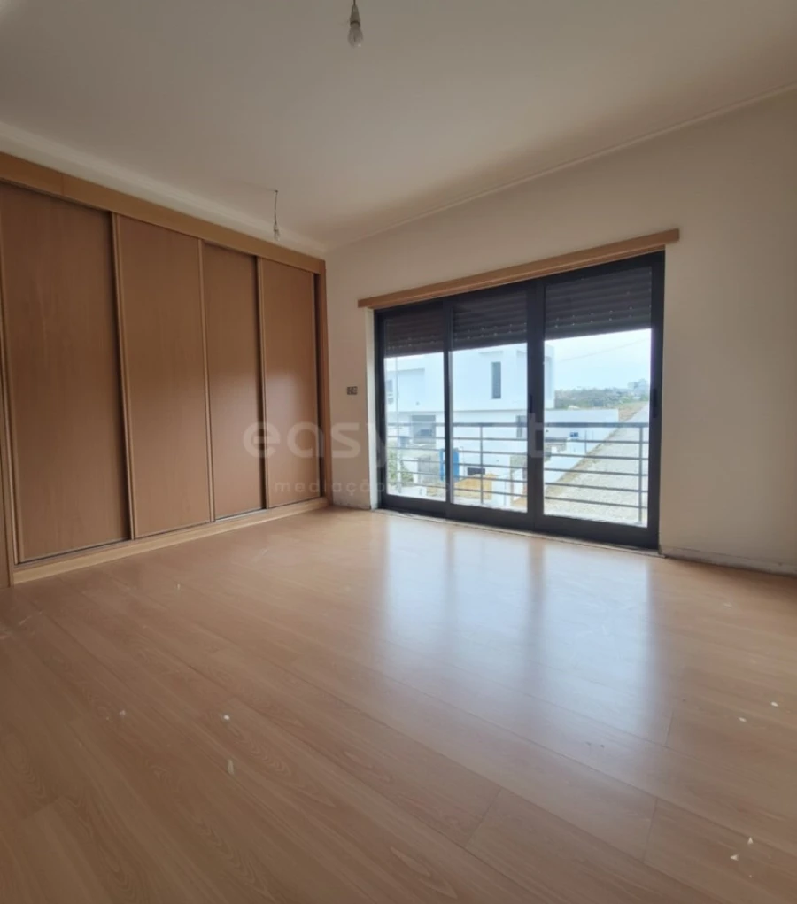 Moradia T5 para Venda em Laranjeiro e Feijó Foto 5