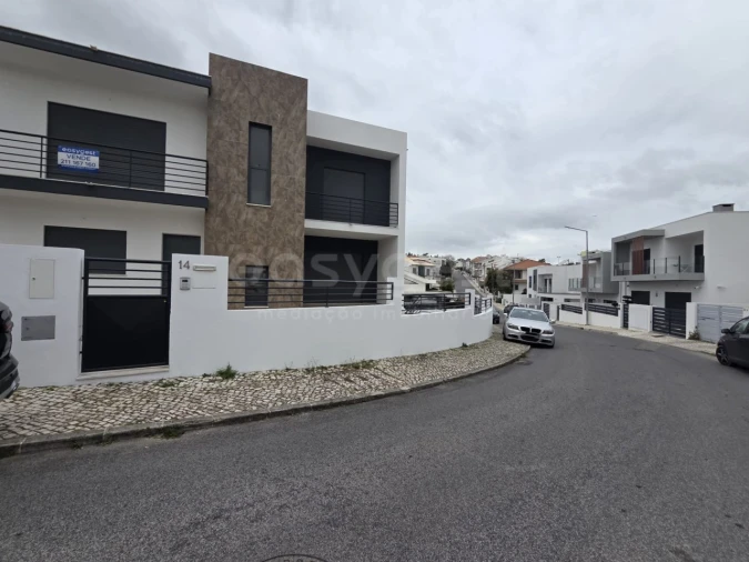 Moradia T5 para Venda em Laranjeiro e Feijó Foto 1