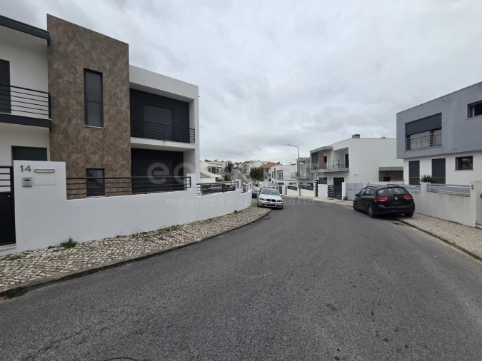 Moradia T5 para Venda em Laranjeiro e Feijó Foto 2