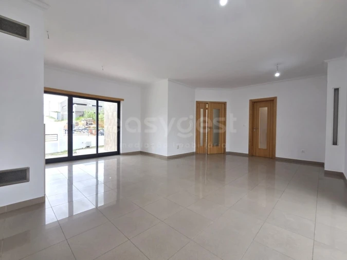 Moradia T5 para Venda em Laranjeiro e Feijó Foto 4