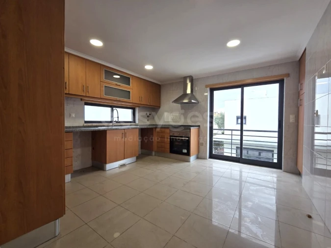 Moradia T5 para Venda em Laranjeiro e Feijó Foto 5