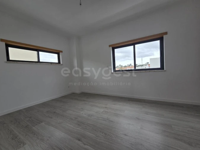 Moradia T5 para Venda em Laranjeiro e Feijó Foto 12