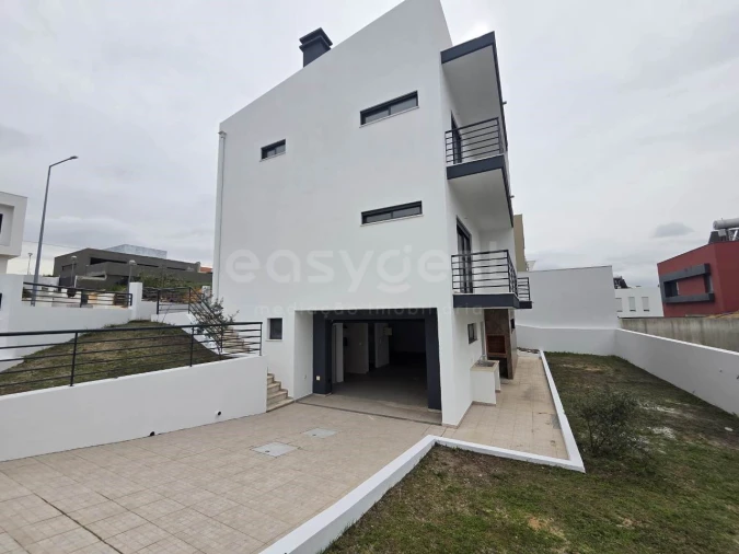 Moradia T5 para Venda em Laranjeiro e Feijó Foto 17