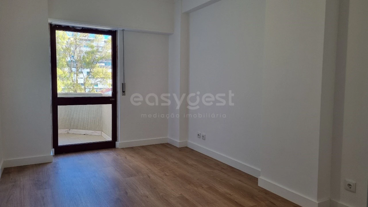 Apartamento T3 para Venda em São Domingos de Benfica Foto 14