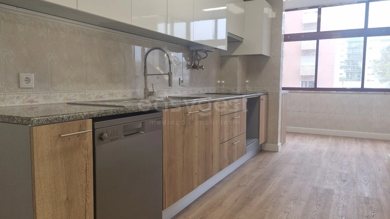 Apartamento T3 para Venda em São Domingos de Benfica Foto 17