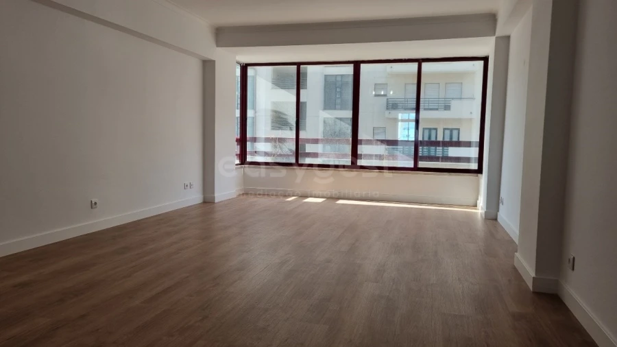 Apartamento T3 para Venda em São Domingos de Benfica Foto 5