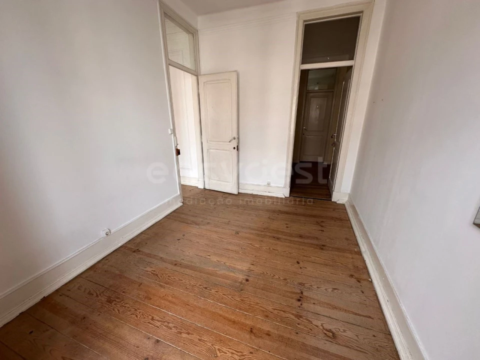 Apartamento T5 para Venda em Avenidas Novas Foto 17