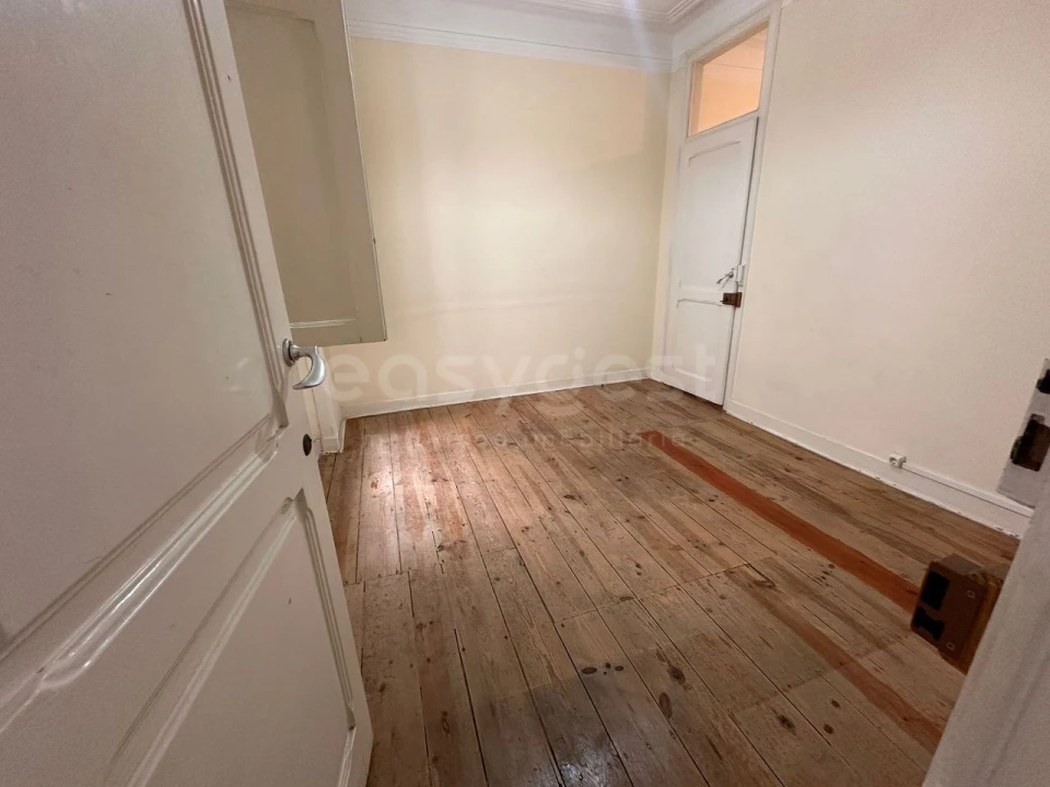 Apartamento T5 para Venda em Avenidas Novas Foto 23