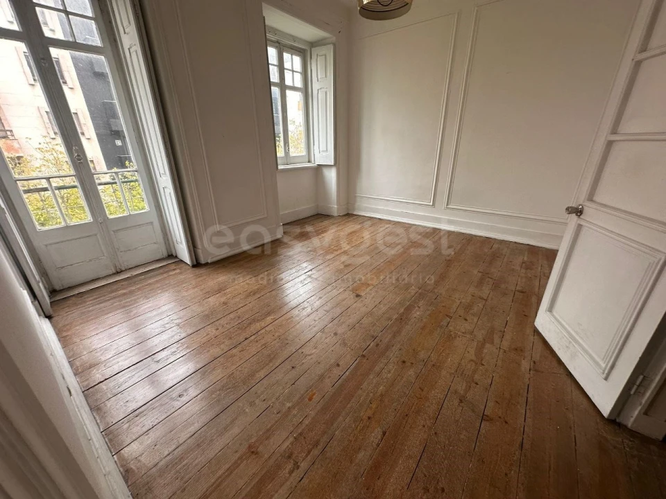 Apartamento T5 para Venda em Avenidas Novas Foto 2