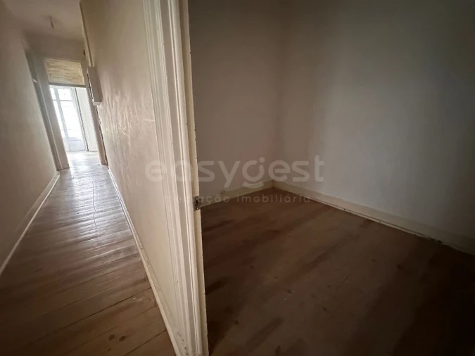 Apartamento T5 para Venda em Avenidas Novas Foto 6