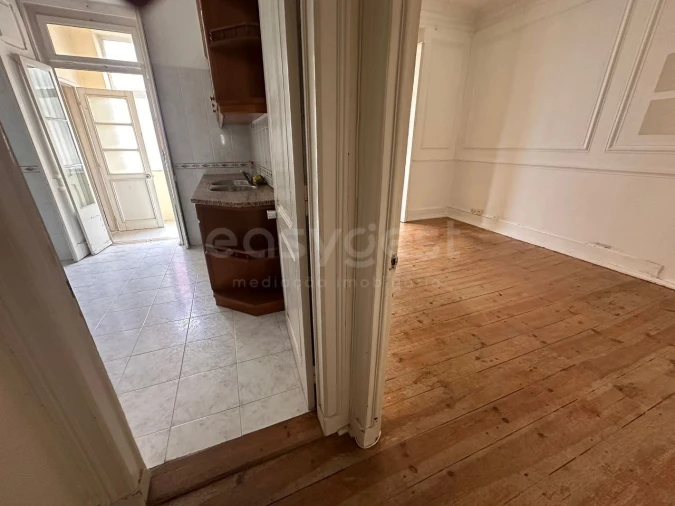 Apartamento T5 para Venda em Avenidas Novas Foto 8