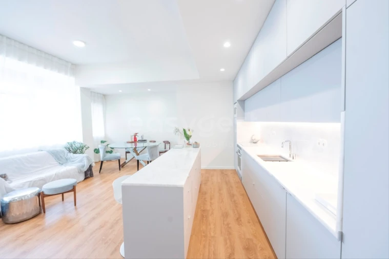 Apartamento T2 para Venda em Areeiro Foto 3