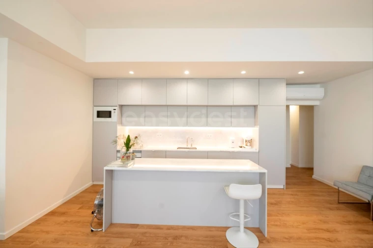 Apartamento T2 para Venda em Areeiro Foto 5