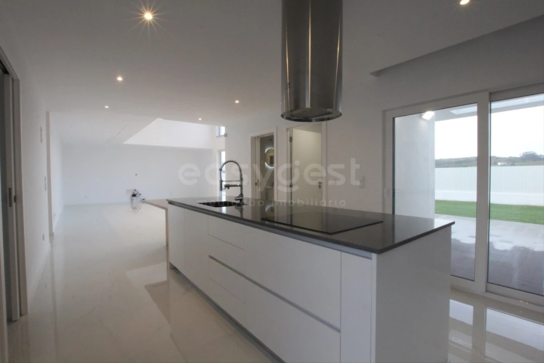 Moradia T4 para Venda em Lourinhã e Atalaia Foto 1