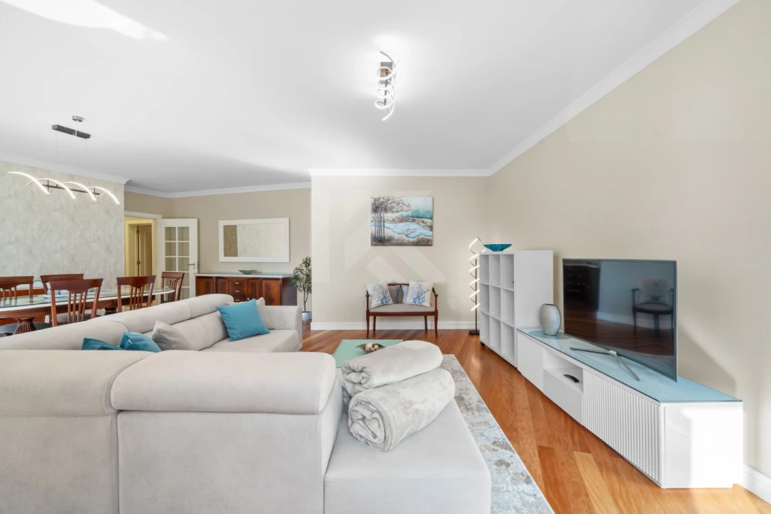 Apartamento T3 para Arrendamento em São Martinho Foto 5