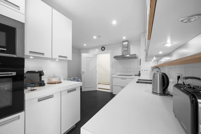 Apartamento T3 para Arrendamento em São Martinho Foto 18