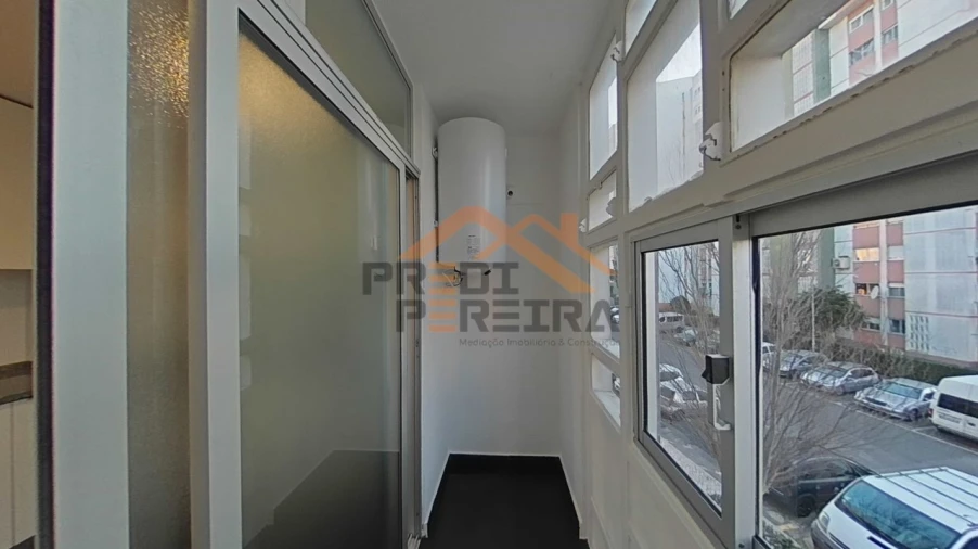 Apartamento T1 para Arrendamento em Loures Foto 9