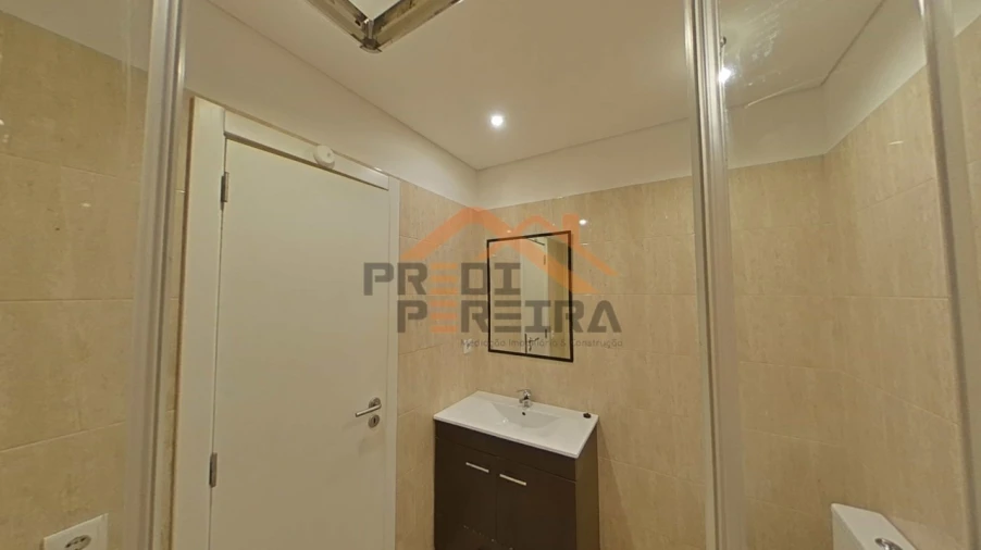 Apartamento T1 para Arrendamento em Loures Foto 13