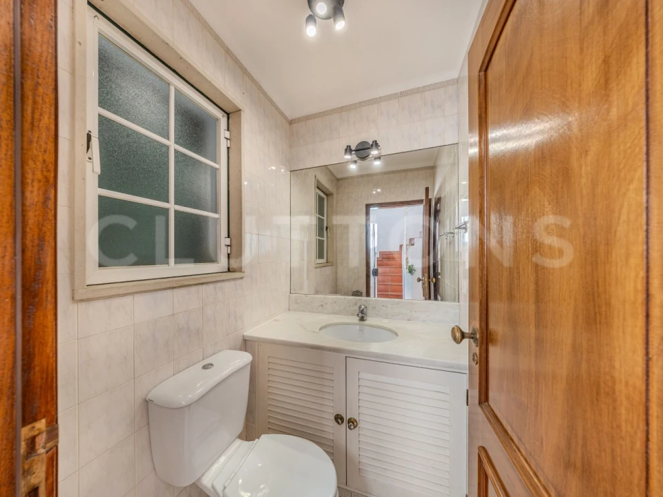 Moradia T4 para Venda em Quarteira Foto 14