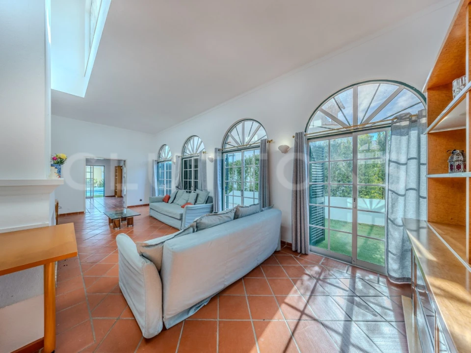 Moradia T4 para Venda em Quarteira Foto 8