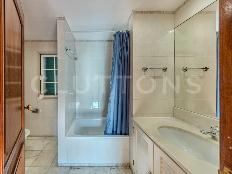 Moradia T4 para Venda em Quarteira Foto 16