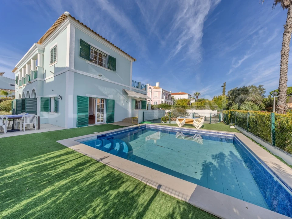 Moradia T4 para Venda em Quarteira Foto 1