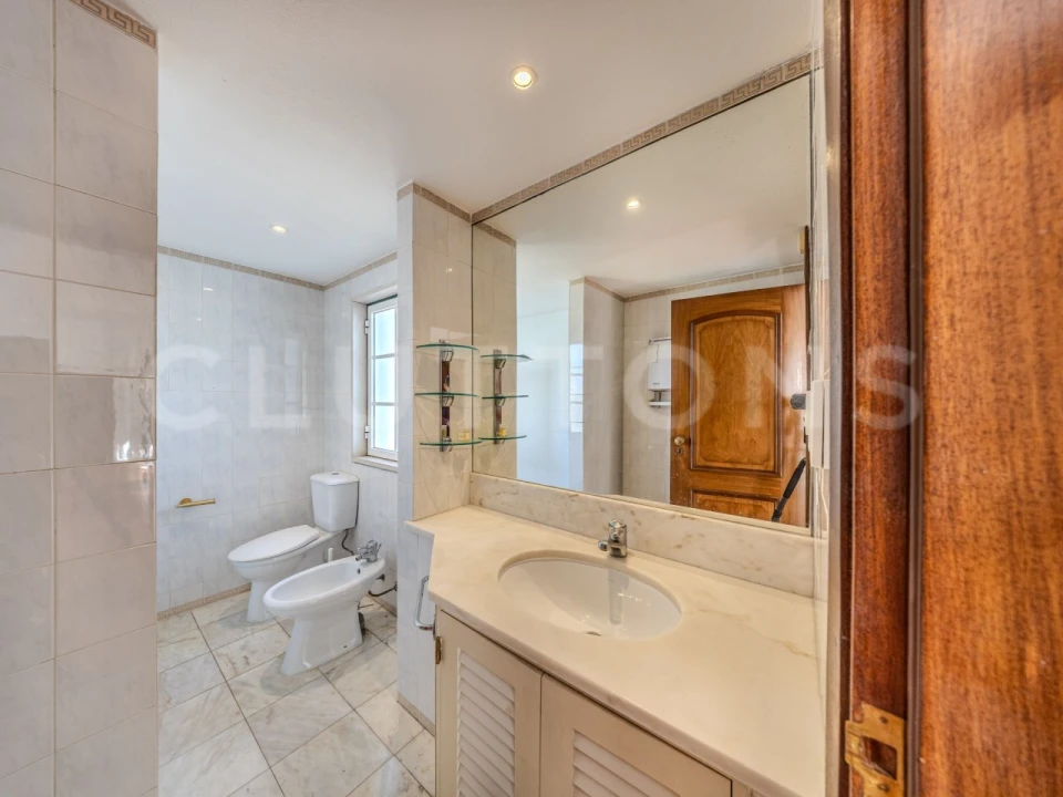 Moradia T4 para Venda em Quarteira Foto 18