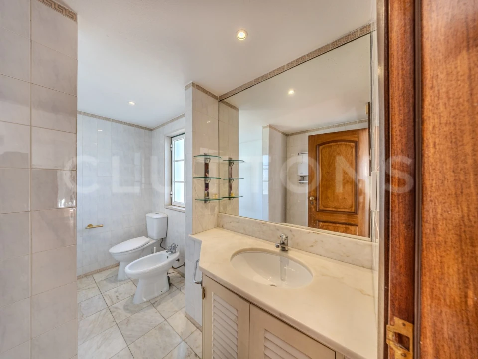 Moradia T4 para Venda em Quarteira Foto 20