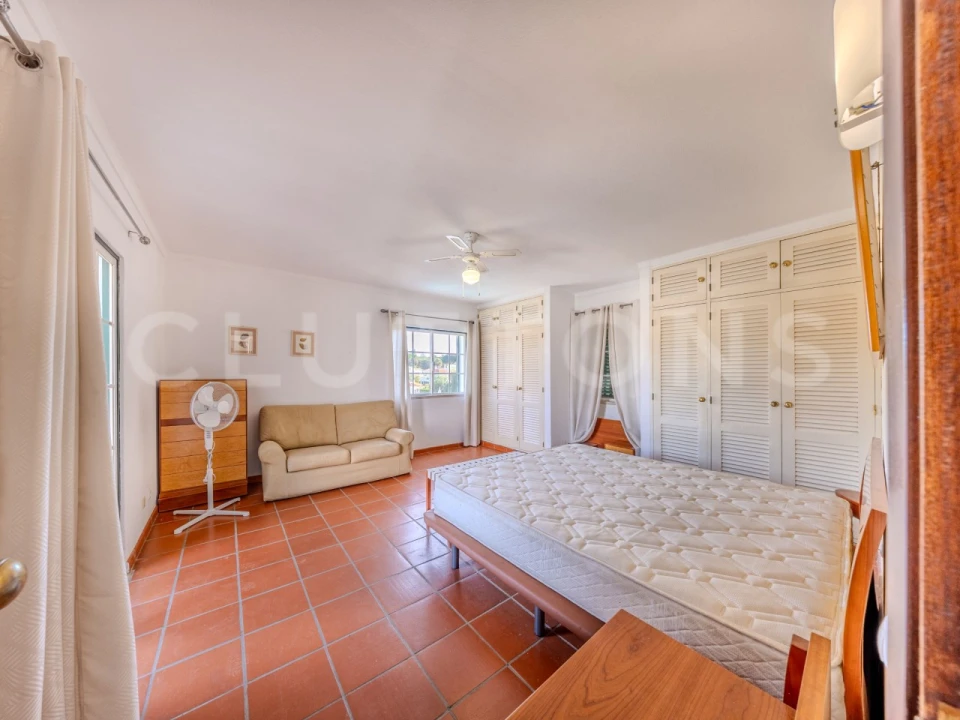 Moradia T4 para Venda em Quarteira Foto 24