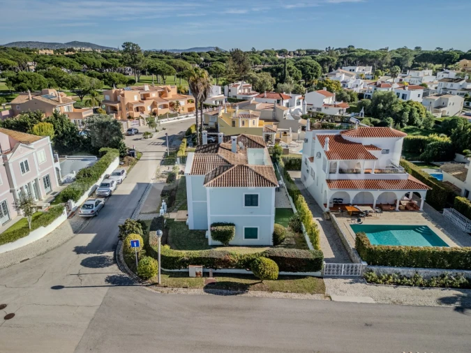 Moradia T4 para Venda em Quarteira Foto 29