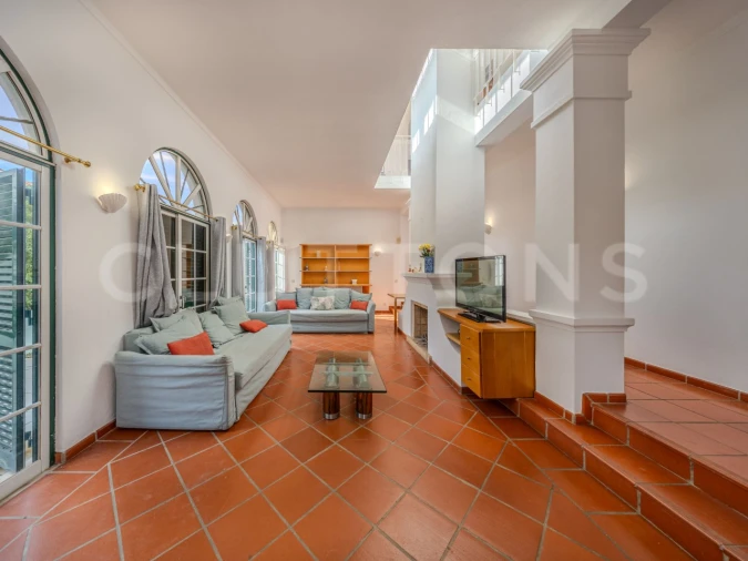 Moradia T4 para Venda em Quarteira Foto 9