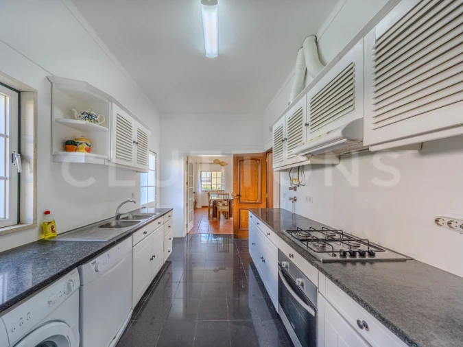 Moradia T4 para Venda em Quarteira Foto 12