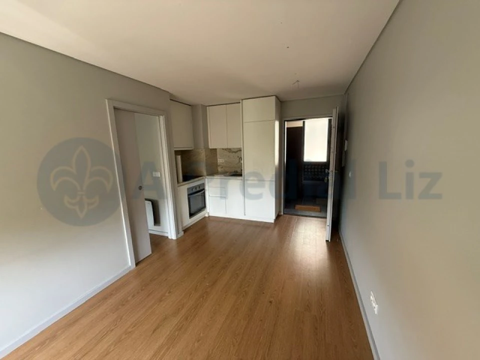 Apartamento T1 para Venda em Cedofeita, Santo Ildefonso, Sé, Miragaia, São Nicolau e Vitória Foto 2