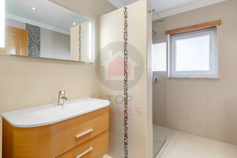 Moradia T4 para Venda em A dos Cunhados e Maceira Foto 13