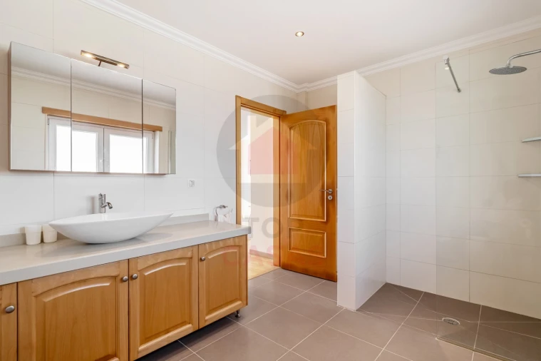 Moradia T4 para Venda em A dos Cunhados e Maceira Foto 18