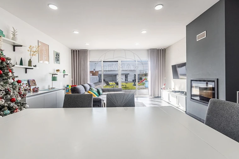 Moradia T3 para Venda em Fazendas de Almeirim Foto 1