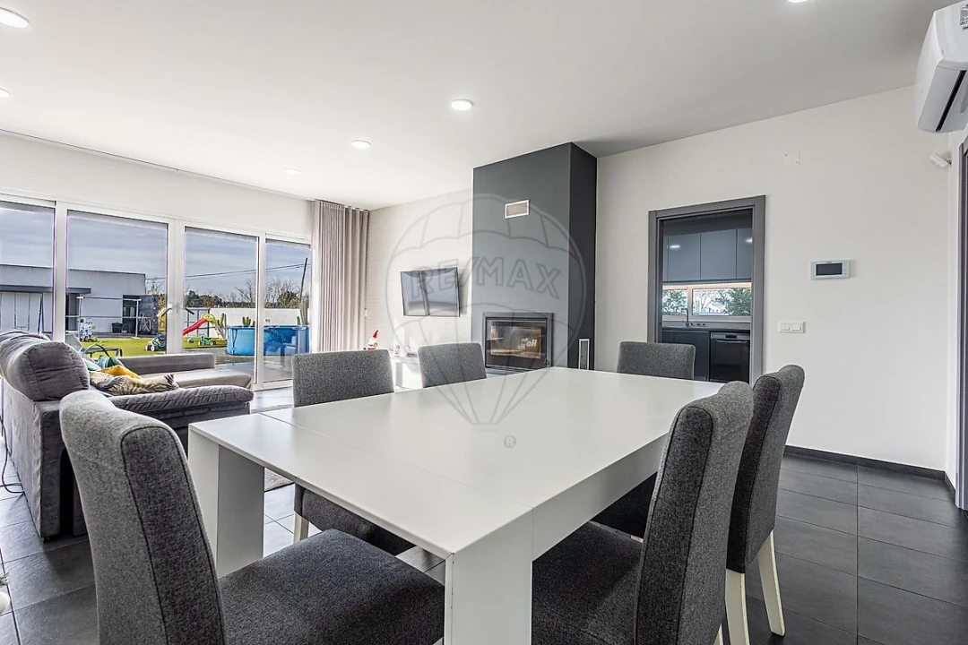 Moradia T3 para Venda em Fazendas de Almeirim Foto 25