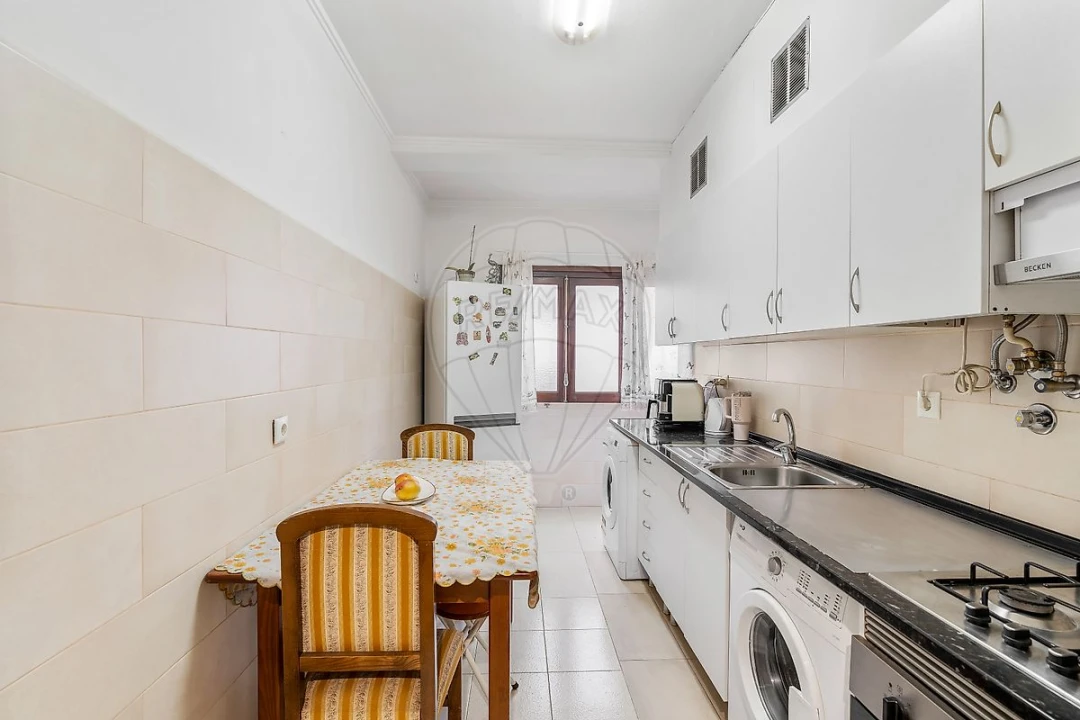 Apartamento T2 para Venda em Odivelas Foto 3