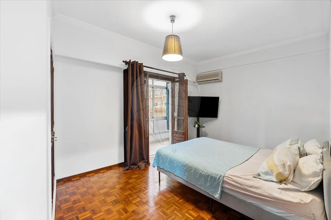 Apartamento T2 para Venda em Odivelas Foto 9