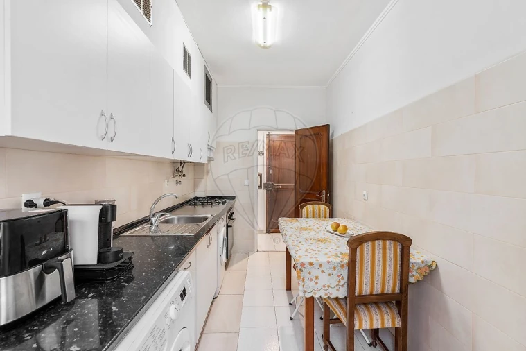 Apartamento T2 para Venda em Odivelas Foto 4