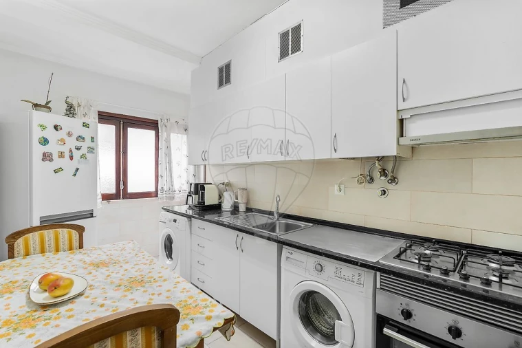 Apartamento T2 para Venda em Odivelas Foto 2