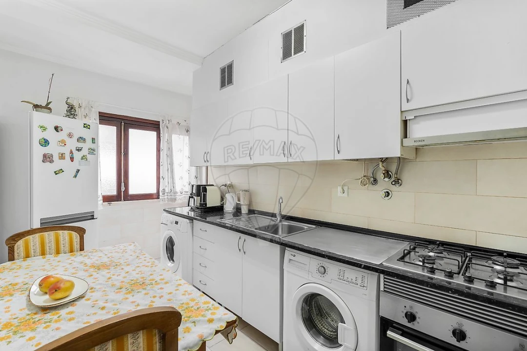 Apartamento T2 para Venda em Odivelas Foto 2